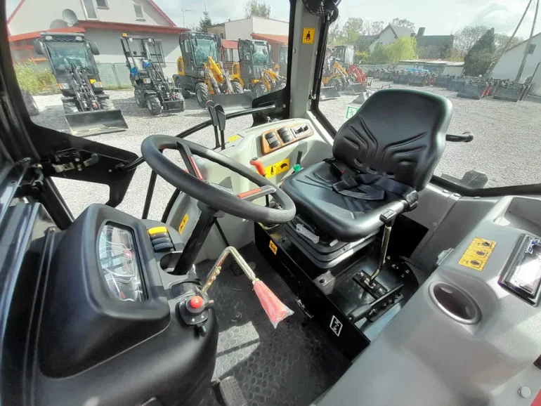 Ciągnik YTO NMF 554C - silnik Doosan - 4 cylindry - pneumatyka - 2025