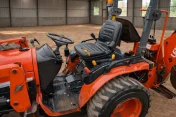 ROLNICZY TRAKTOR Kubota B2530 – ciągnik z ładowaczem czołowym i koparką