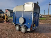 Przyczepa do przewozu koni Ifor Wiliams HB 505R