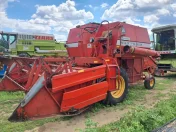 Kombajn zbożowy Massey Ferguson 186 z sieczkarnia MF 4 Perkins 187,307