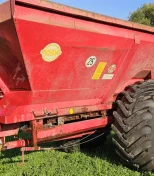 Rozsiewacz wapna bredal 10 ton.