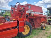 Kombajn zbożowy Massey Ferguson 186 z sieczkarnia MF 4 Perkins 187,307