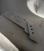 Lemiesz prawy z dłutem w-102.402.002.0DP Akpil Waryński