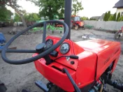 Części karoseryjne do ciągnika.