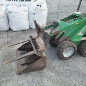 Mini ładowarka Avant 320 + Plus zasilanie gazem łyżka paleciak