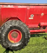 Rozsiewacz wapna bredal 10 ton.