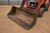 ROLNICZY TRAKTOR Kubota B2530 – ciągnik z ładowaczem czołowym i koparką