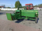 Prasa kostkujaca John Deere 332A.