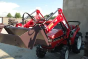Nowy Ładowacz TUR z Samopoziomowaniem do Traktorów Mitsubishi