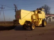 Kombaj zbożowy NEW HOLLAND 1540 kabina sieczkarnia sprowadzony