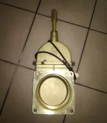 Zasuwa mosiężna 6"
