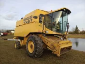 New Holland Tx 67 /Heder 5.20 m z wózkiem
