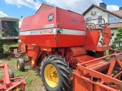 Kombajn zbożowy Massey Ferguson 186 z sieczkarnia MF 4 Perkins 187,307