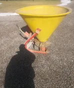 Sprzedam rozsiewacz do nawozów/lejek