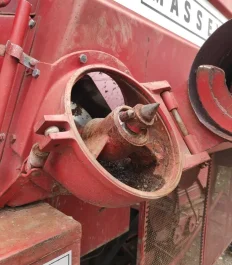Obudowa żeliwo wysypu zboża Massey Ferguson 186,187,487,506,206,440