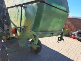 Rozdrabniacz sieczkarnia do kobajnu zbożowego John Deere 330 430