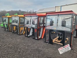 Kabina ciągnikowa Ursus C-330 C360 z błotnikami i bez