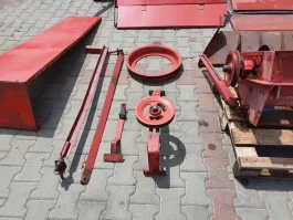Rozdrabniacz sieczkarnia do kombajnu Bizon Super S056 komplet