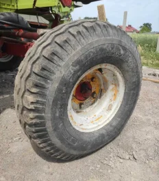 Koła 10.0/80-12 jak nowe BKT do kombajny Massey Ferguson opona felga