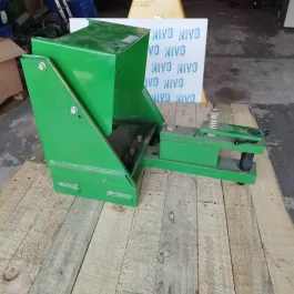 Zaczep belka dolna John Deere seria 5
