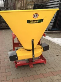 Rozsiewacz nawozów lejek nawozy piasek przystawka sadownicza