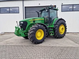 Wynajem ciągnika rolniczego John Deere 7930