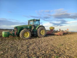 Wynajem ciągnika rolniczego John Deere 8520, 305kM