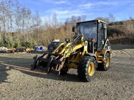 Ładowarka przegubowa Cat Caterpillar 906