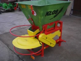 Rozsiewacz z przenośnikiem taśmowym Kłos 300l Rozsiewacz do wapna