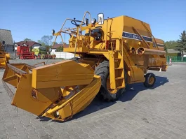 Kombajn zbożowy Sampo Rosenlew 500.Massey 330