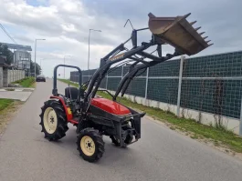 Traktor Japonski Yanmar F250 z ładowaczem czołowym