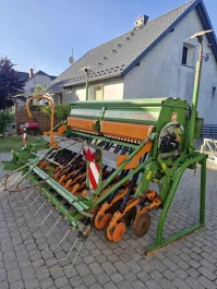 Siewnik zbożowy Amazone AD 303 nabudowany talerzowy
