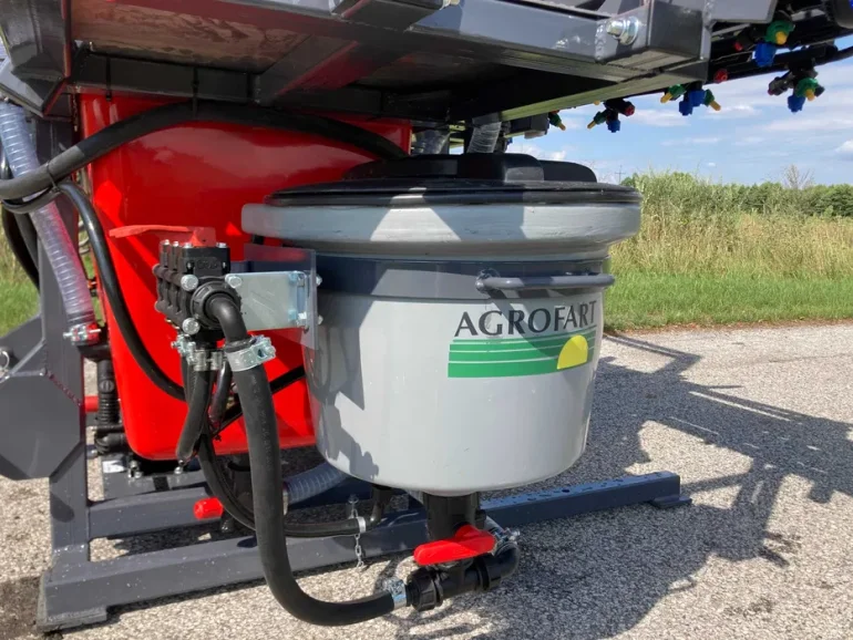 Nowy opryskiwacz polowy zawieszany 700l, 15m Agrofart producent NOWY