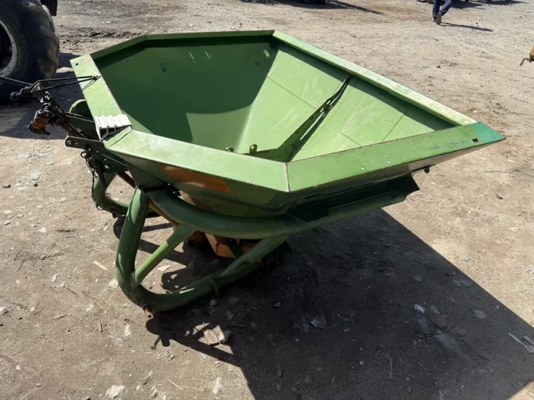 Rozsiewacz nawozu 600l wałek w komplecie