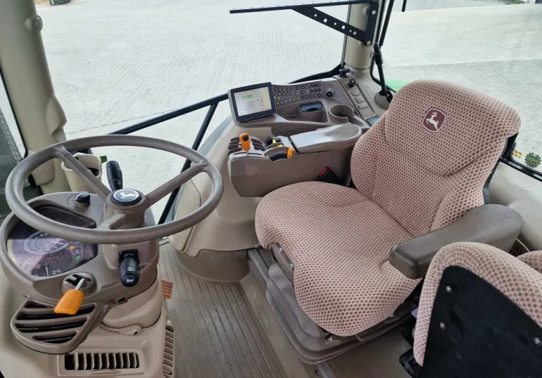 Wynajem ciągnika John Deere 6150R Tuz WOM, 50km/h