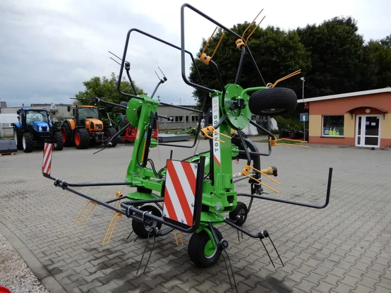 Przetrząsacz Karuzelowy 4 wirnikowy TALEX TORNADO 550
