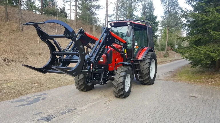 Ładowacz TUR AT-40 Belarus URSUS Deutz Fahr New Holland JD CLAAS