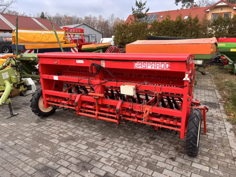 Siewnik zbożowy talerzowy Maschio Gaspardo 300 zboże trawa poplon
