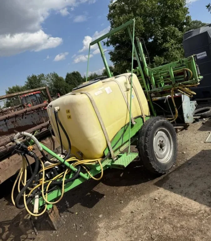 Opryskiwacz ciągany 1200l skotarek