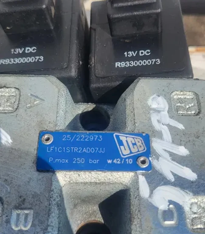 Rozdzielacz skrętu JCB
