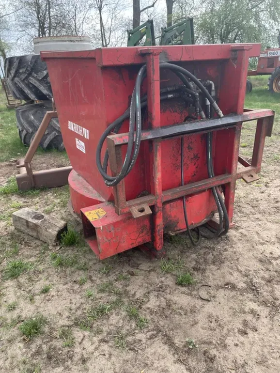 Ścielarka do słomy hydrauliczna paszowóz , truskawek