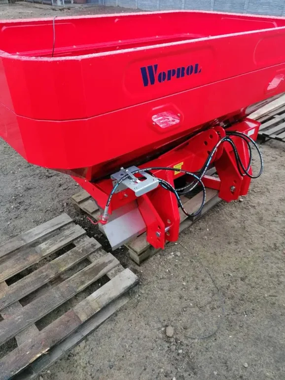 Rozsiewacz Nawozów Woprol Akpil Junior II 600kg Hydraulika, Oświetlen