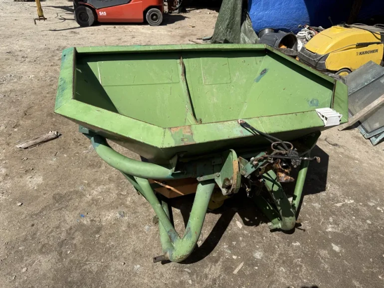 Rozsiewacz nawozu 600l wałek w komplecie