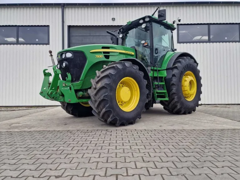 Wynajem ciągnika rolniczego John Deere 7930