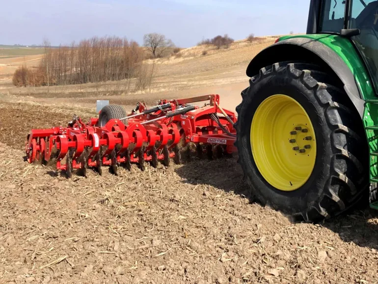 Brona talerzowa GEPARD hydraulicznie składana półzawieszana - BATYRA