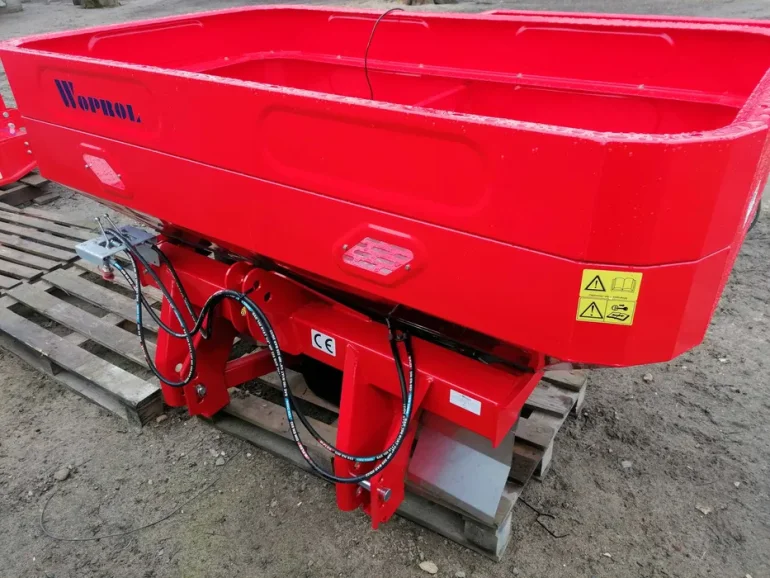 Rozsiewacz Nawozów Woprol Akpil Junior II 600kg Hydraulika, Oświetlen