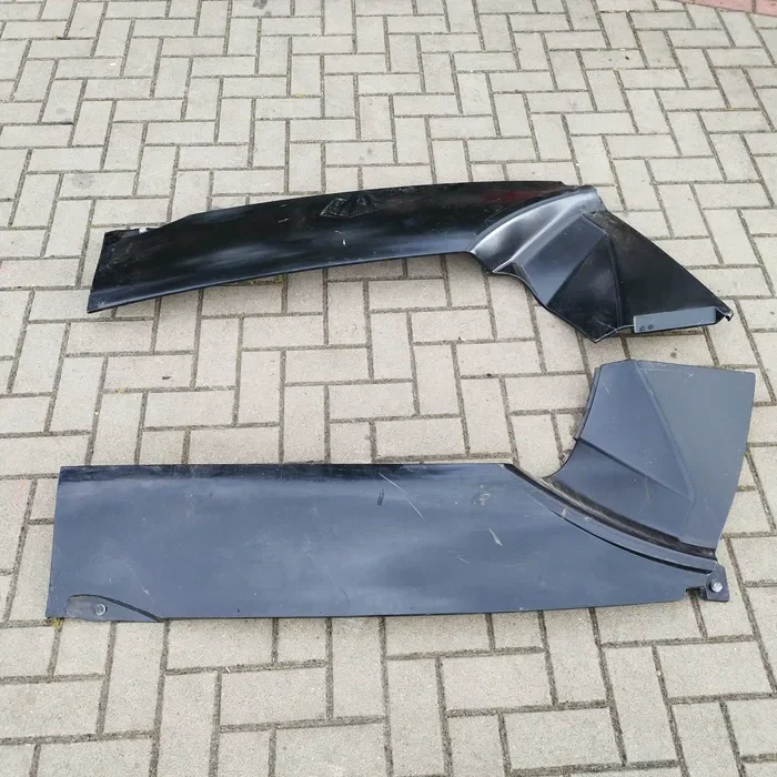 Osłona boczek pod maske New Holland prawy lewy