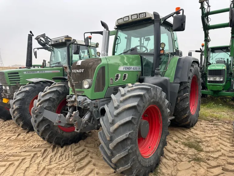 Fendt 820 z tuzem