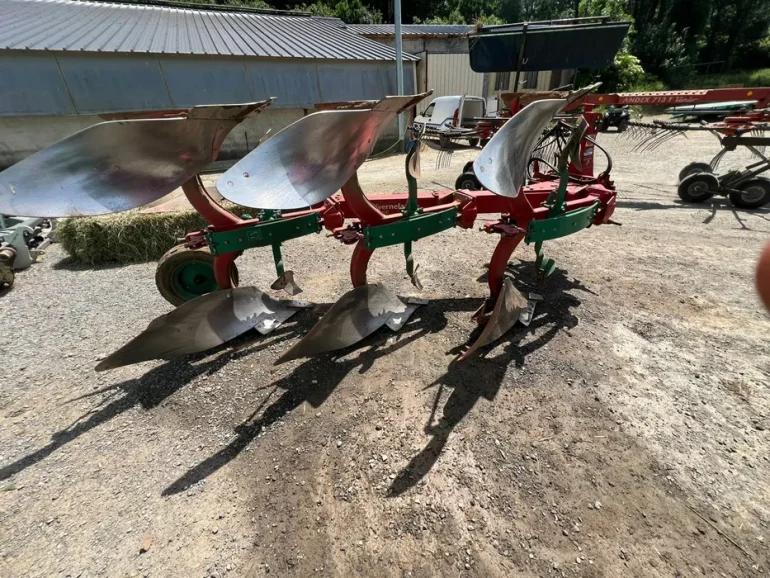 Pług kverneland em 100 3 skibowy