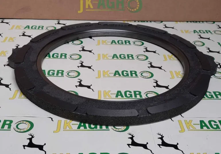 Docisk hamulca John Deere R125128, R109862